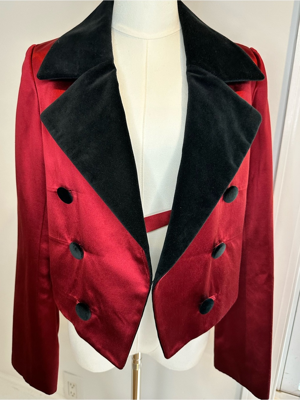 MARC JACOBS Red Satin Cropped Tuxedo Jacket Velvet Lapel Runway Blazer Size 4